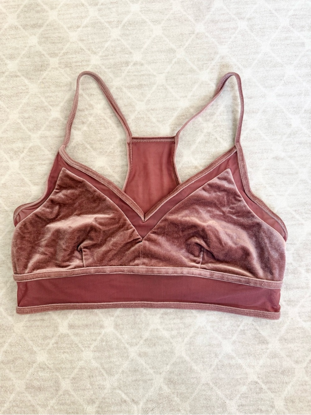 Alo Yoga Luxe Velvet Bra in Rosewood Pink Velvet Racerback - Dusty Rose Size M